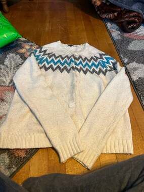Ava snap on sweater size XL